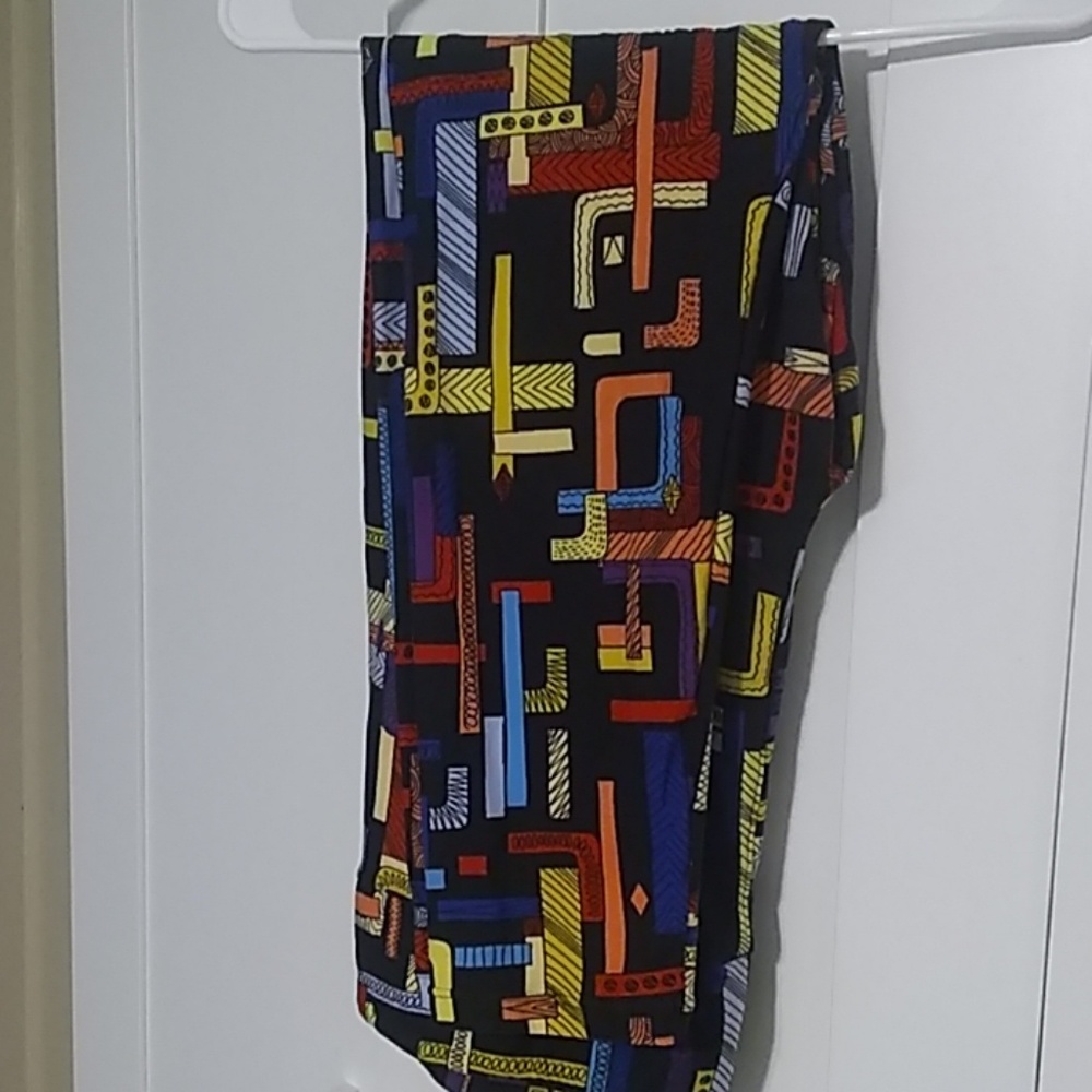 LulaRoe tall and curvy (TC2) leggings